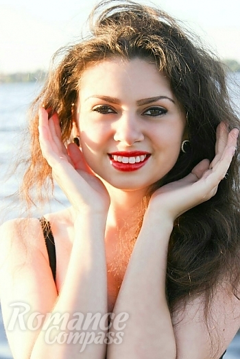 Ukrainian mail order bride Tatyana from Primorsk with brunette hair and brown eye color - image 1