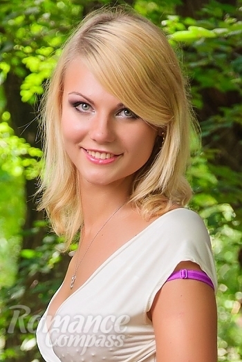 Ukrainian mail order bride Alexandra from Odessa with blonde hair and green eye color - image 1