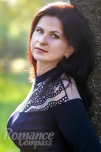 Ukrainian mail order bride Svetlana from Dnipro with brunette hair and green eye color - image 1