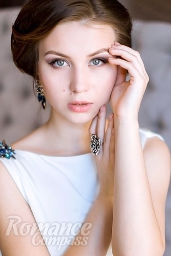 Ukrainian mail order bride Valeria from Kharkiv with auburn hair and grey eye color - image 1