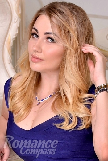 Ukrainian mail order bride Kate from Kiev with blonde hair and green eye color - image 1