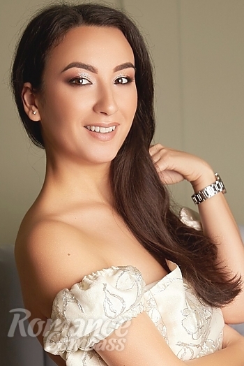 Ukrainian mail order bride Zhaklin from Zaporozhye with brunette hair and hazel eye color - image 1
