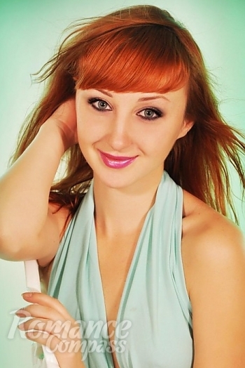 Ukrainian mail order bride Irishka from Krasniy Luch with red hair and green eye color - image 1