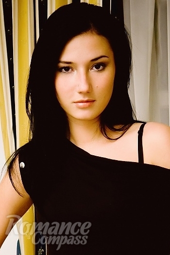 Ukrainian mail order bride Lera from Starobelsk with black hair and brown eye color - image 1