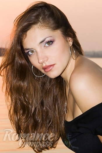 Ukrainian mail order bride Yana from Nikolaev with light brown hair and green eye color - image 1