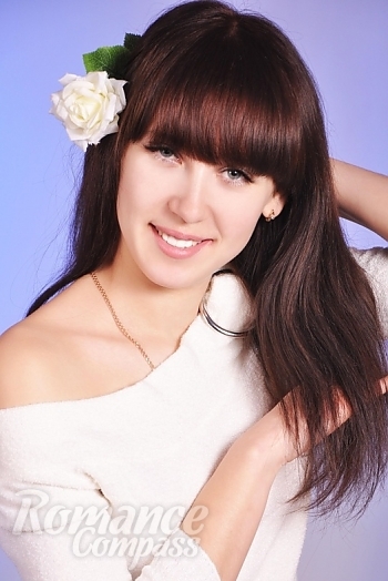 Ukrainian mail order bride Yulchik from Lugansk with light brown hair and grey eye color - image 1