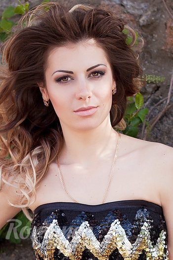 Ukrainian mail order bride Natalia from Nikolaev with brunette hair and brown eye color - image 1