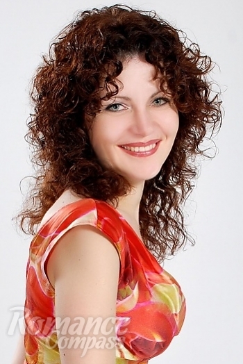Ukrainian mail order bride Yana from Nikolaev with brunette hair and green eye color - image 1