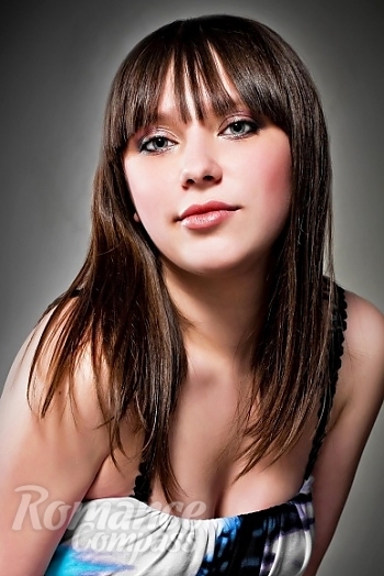 Ukrainian mail order bride Valeria from Lugansk with light brown hair and blue eye color - image 1