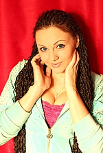 Ukrainian mail order bride Alena from Mykolaiv with black hair and hazel eye color - image 5