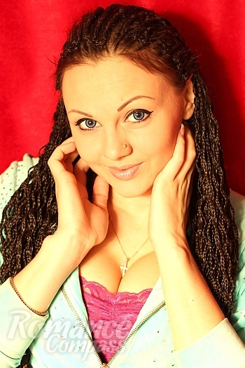 Ukrainian mail order bride Alena from Mykolaiv with black hair and hazel eye color - image 1