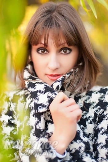 Ukrainian mail order bride Svetlana from Kherson with brunette hair and green eye color - image 1