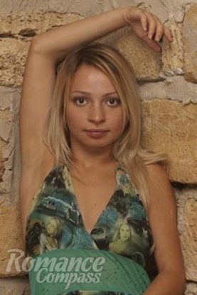 Ukrainian mail order bride Victoria from Kherson with blonde hair and green eye color - image 1