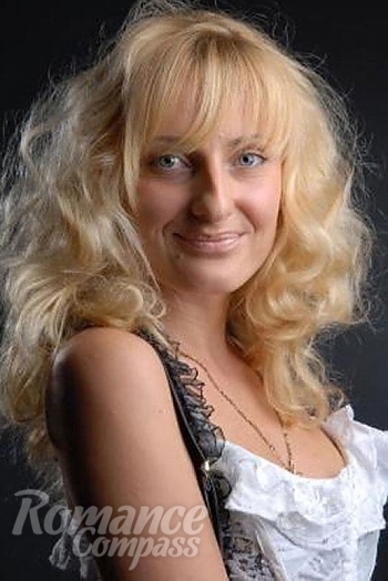 Ukrainian mail order bride Yulia from Zaporozhye with light brown hair and grey eye color - image 1