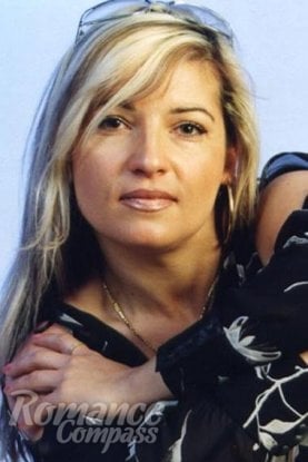Ukrainian girl Zhanna,55 years old with green eyes and blonde hair.