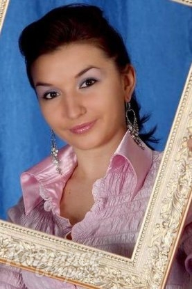 Ukrainian mail order bride Viktory from Vinnitsa with brunette hair and brown eye color - image 1