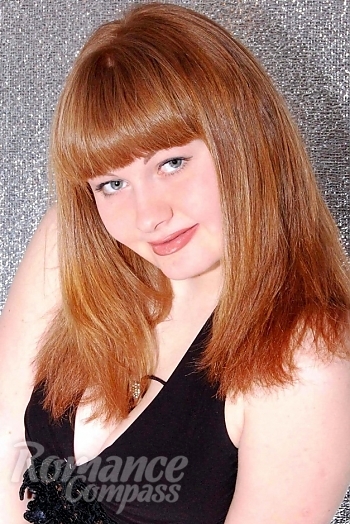 Ukrainian mail order bride Elena from Lugansk with red hair and green eye color - image 1