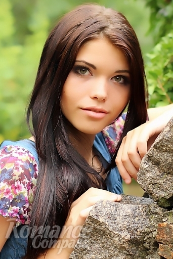 Ukrainian mail order bride Anastasia from Nikolaev with light brown hair and green eye color - image 1