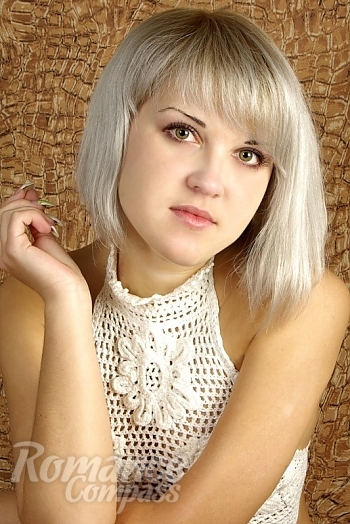 Ukrainian mail order bride Alexandra from Nikolaev with blonde hair and green eye color - image 1