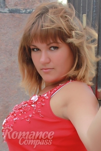 Ukrainian mail order bride Elena from Nikolaev with light brown hair and brown eye color - image 1