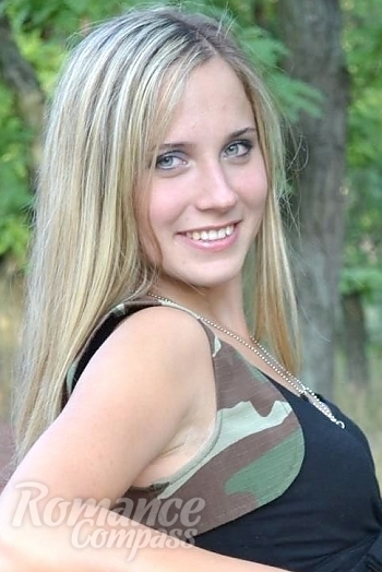 Ukrainian mail order bride Alina from Nikolaev with blonde hair and green eye color - image 1