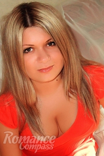 Ukrainian mail order bride Anastacia from Kiev with blonde hair and green eye color - image 1