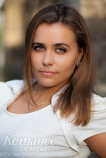 Ukrainian mail order bride Alina from Nikolaev with light brown hair and grey eye color - image 1