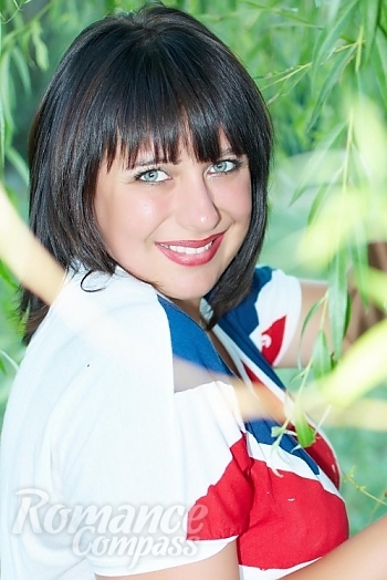 Ukrainian mail order bride Lilya from Luhansk with brunette hair and green eye color - image 1