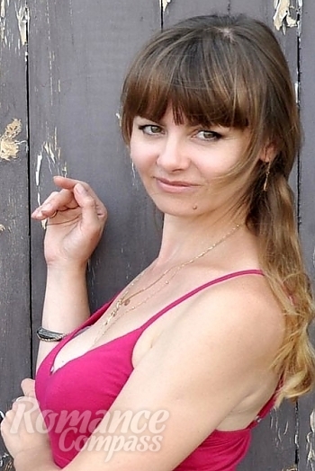 Ukrainian mail order bride Nelya from Lugansk with brunette hair and brown eye color - image 1