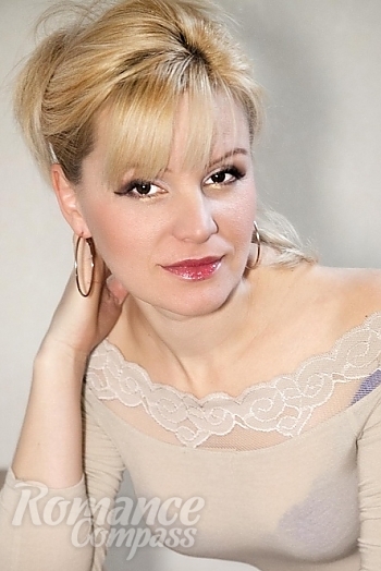 Ukrainian mail order bride Svetlana from Kherson with blonde hair and hazel eye color - image 1