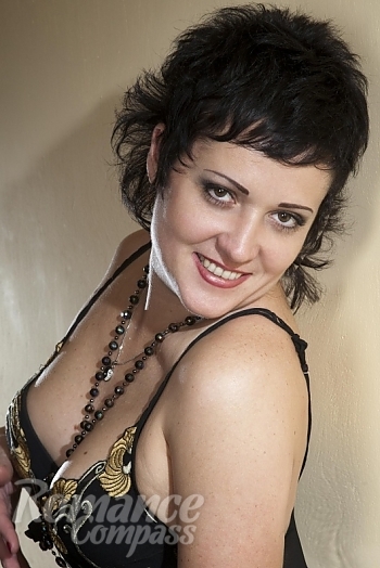 Ukrainian mail order bride Galina from Yalta with black hair and black eye color - image 1