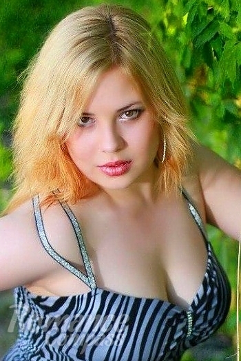 Ukrainian mail order bride Victoria from Nikolaev with blonde hair and brown eye color - image 1