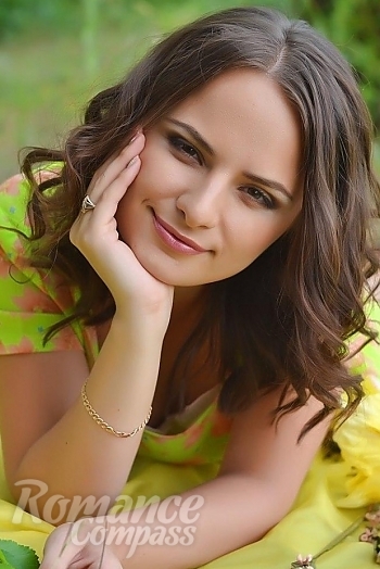 Ukrainian mail order bride Ella from Petrovo with brunette hair and brown eye color - image 1