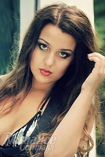 Ukrainian mail order bride Angelina from Yalta with brunette hair and hazel eye color - image 1