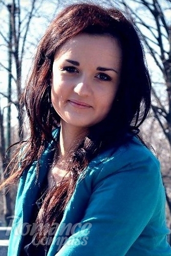 Ukrainian mail order bride Darya from Nikolaev with auburn hair and hazel eye color - image 1