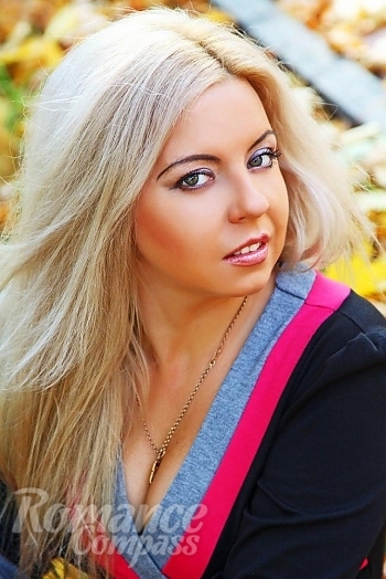 Ukrainian mail order bride Vita from Kharkov with blonde hair and green eye color - image 1