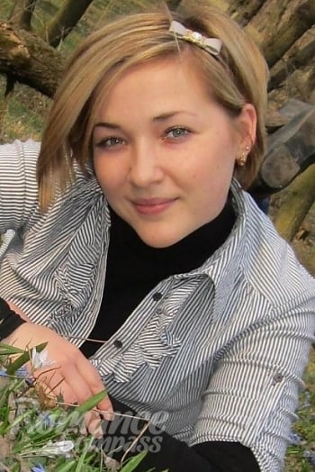 Ukrainian mail order bride Marina from Gorlovka with light brown hair and hazel eye color - image 1