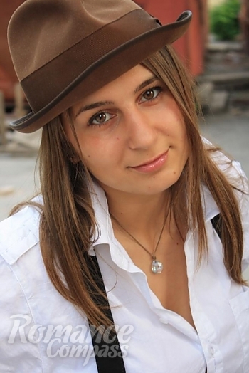 Ukrainian mail order bride Yana from Kamianske with brunette hair and brown eye color - image 1