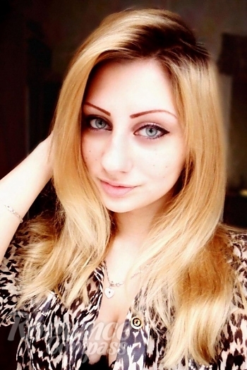 Ukrainian mail order bride Elena from Voznesensk with light brown hair and grey eye color - image 1