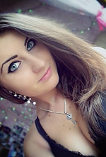 Ukrainian mail order bride Snezhana from Voznesensk with brunette hair and green eye color - image 2