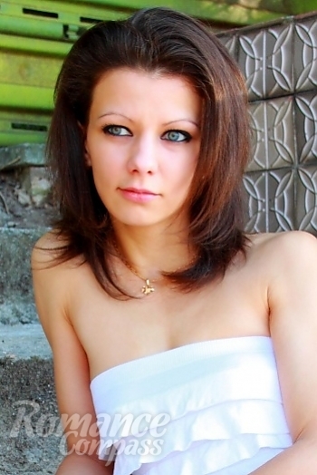 Ukrainian mail order bride Aleksandra from Nikolaev with brunette hair and green eye color - image 1