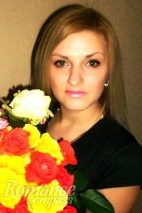 Ukrainian mail order bride Kate from Khartsyzk with blonde hair and green eye color - image 1