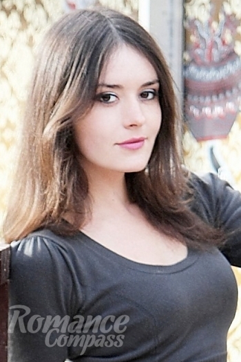 Ukrainian mail order bride Juliya from Kherson with brunette hair and hazel eye color - image 1