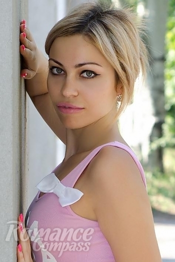 Ukrainian mail order bride Alla from Nikolaev with light brown hair and green eye color - image 1