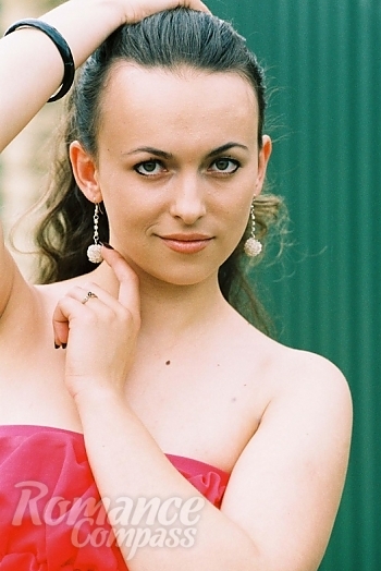 Ukrainian mail order bride Daria from Vinnitsa with light brown hair and hazel eye color - image 1