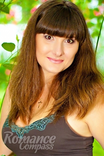 Ukrainian mail order bride Juliya from Nikolaev with brunette hair and brown eye color - image 1