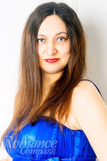 Ukrainian mail order bride Galina from Kherson with light brown hair and grey eye color - image 1