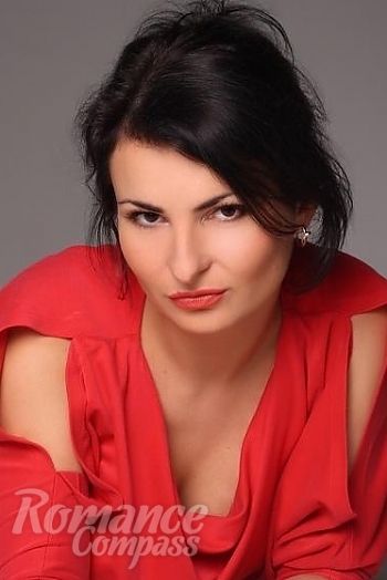 Ukrainian mail order bride Elena from Zaporozhye with brunette hair and hazel eye color - image 1