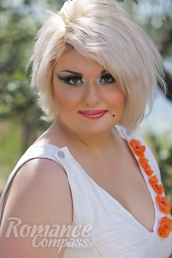 Ukrainian mail order bride Varvara from Nikolaev with blonde hair and hazel eye color - image 1