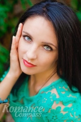Ukrainian mail order bride Marina from Nikopol with black hair and blue eye color - image 1